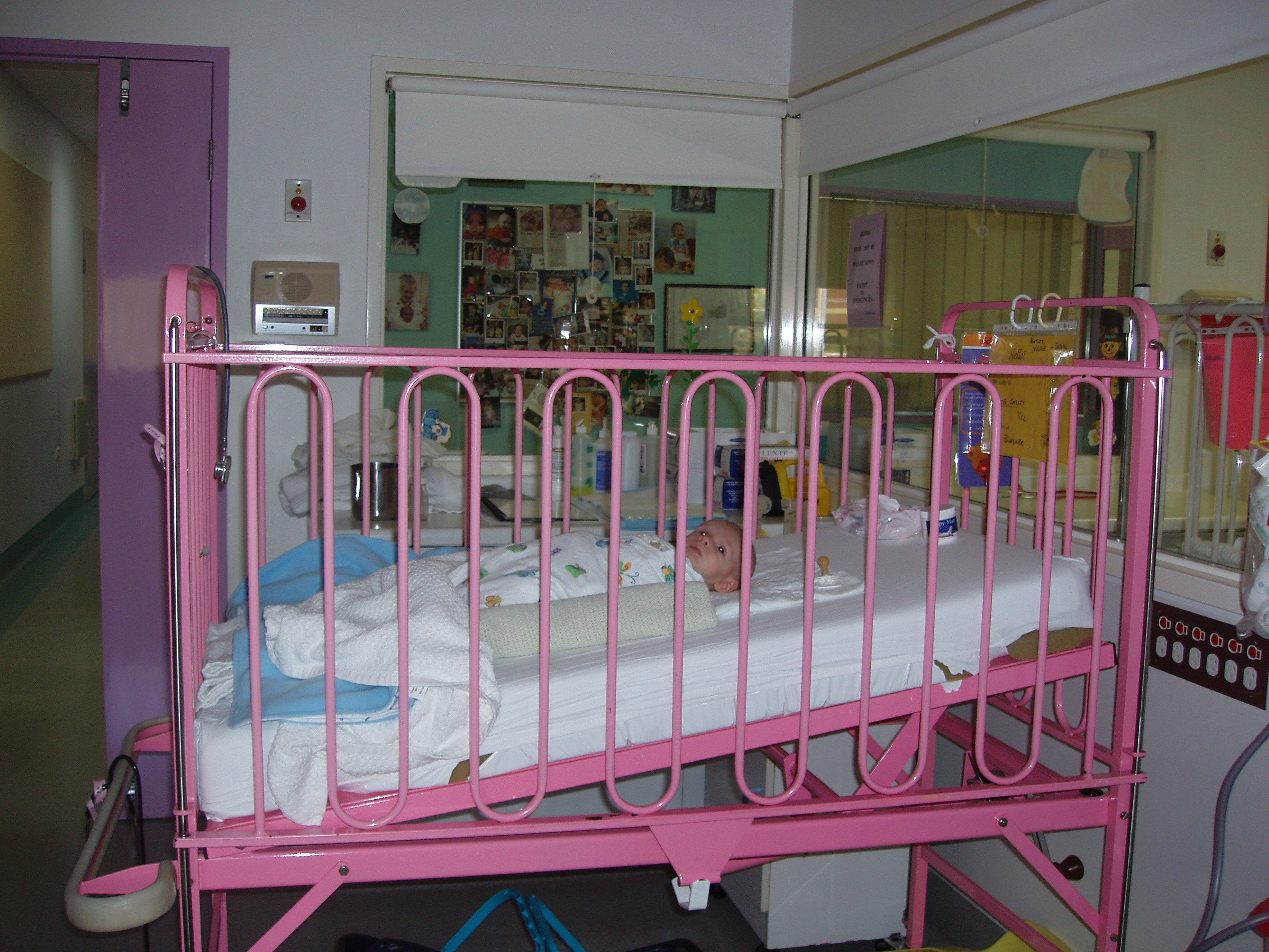 Included crib to lessen baby reflux.